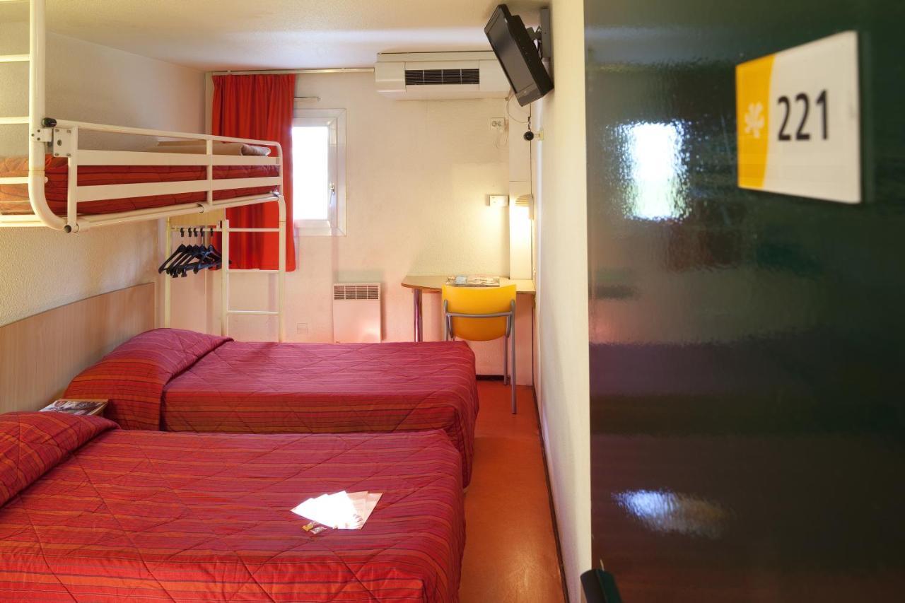 Premiere Classe Эврё Экстерьер фото A typical room at a hotel