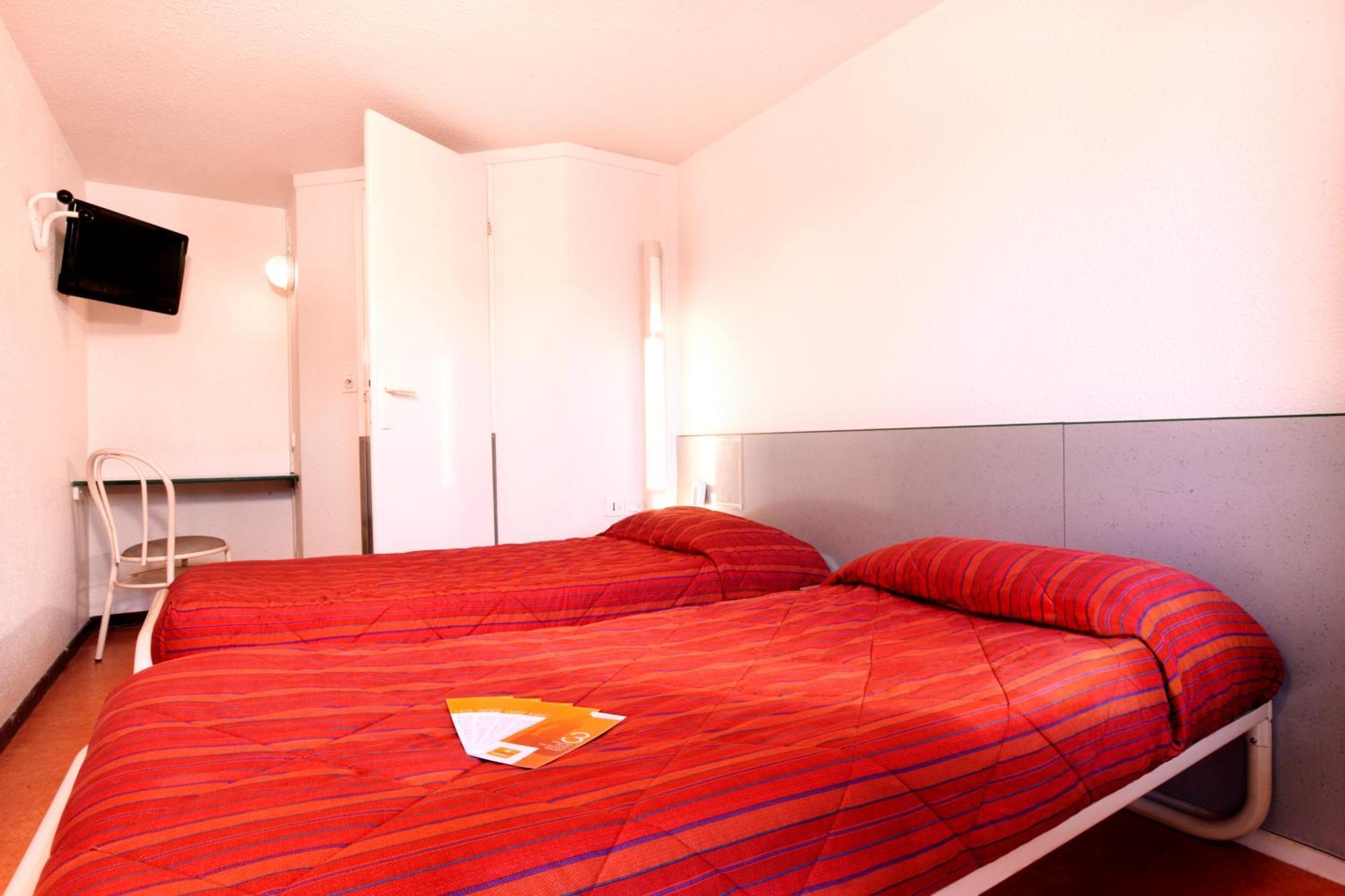 Premiere Classe Эврё Номер фото A typical room at a Campanile hotel