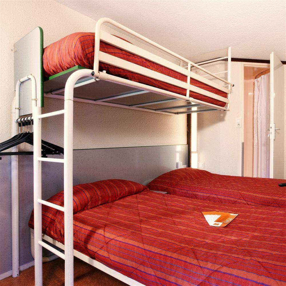 Premiere Classe Эврё Экстерьер фото A typical room at a hotel