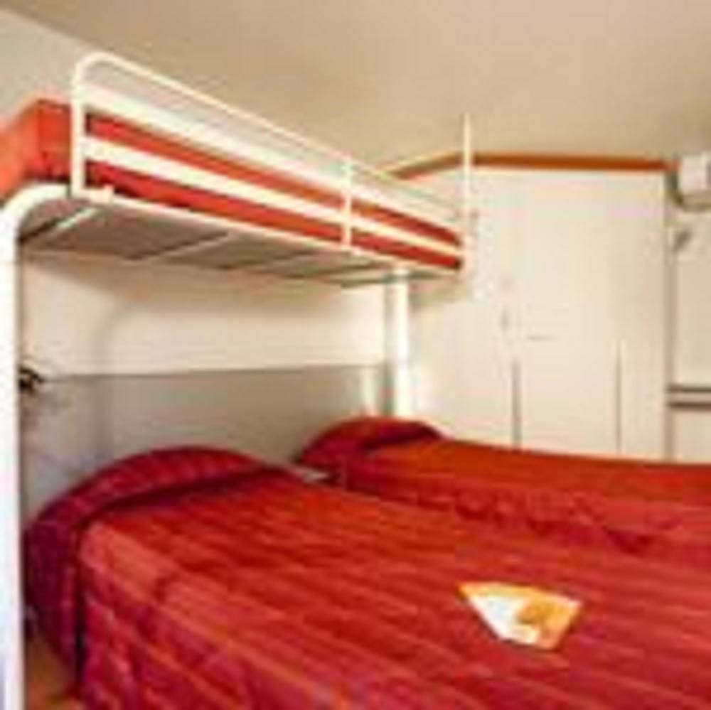 Premiere Classe Эврё Экстерьер фото A bunk bed