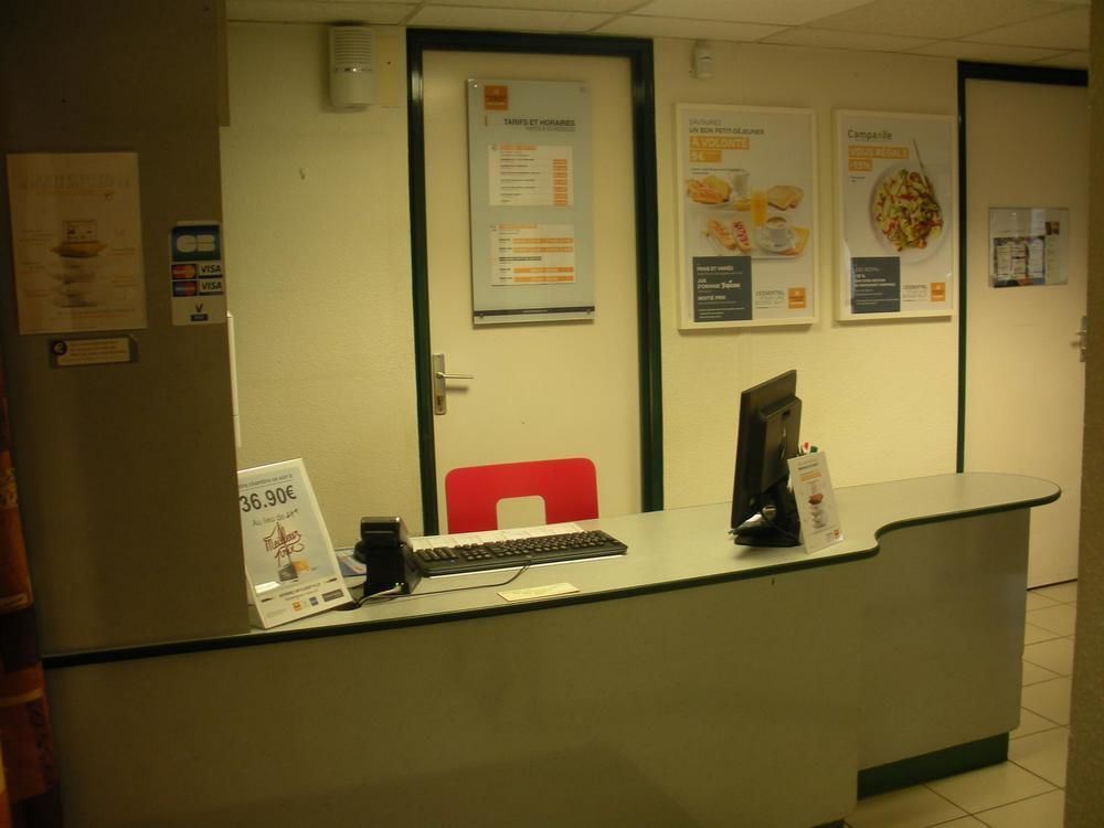Premiere Classe Эврё Экстерьер фото Reception desk at the University of Brighton