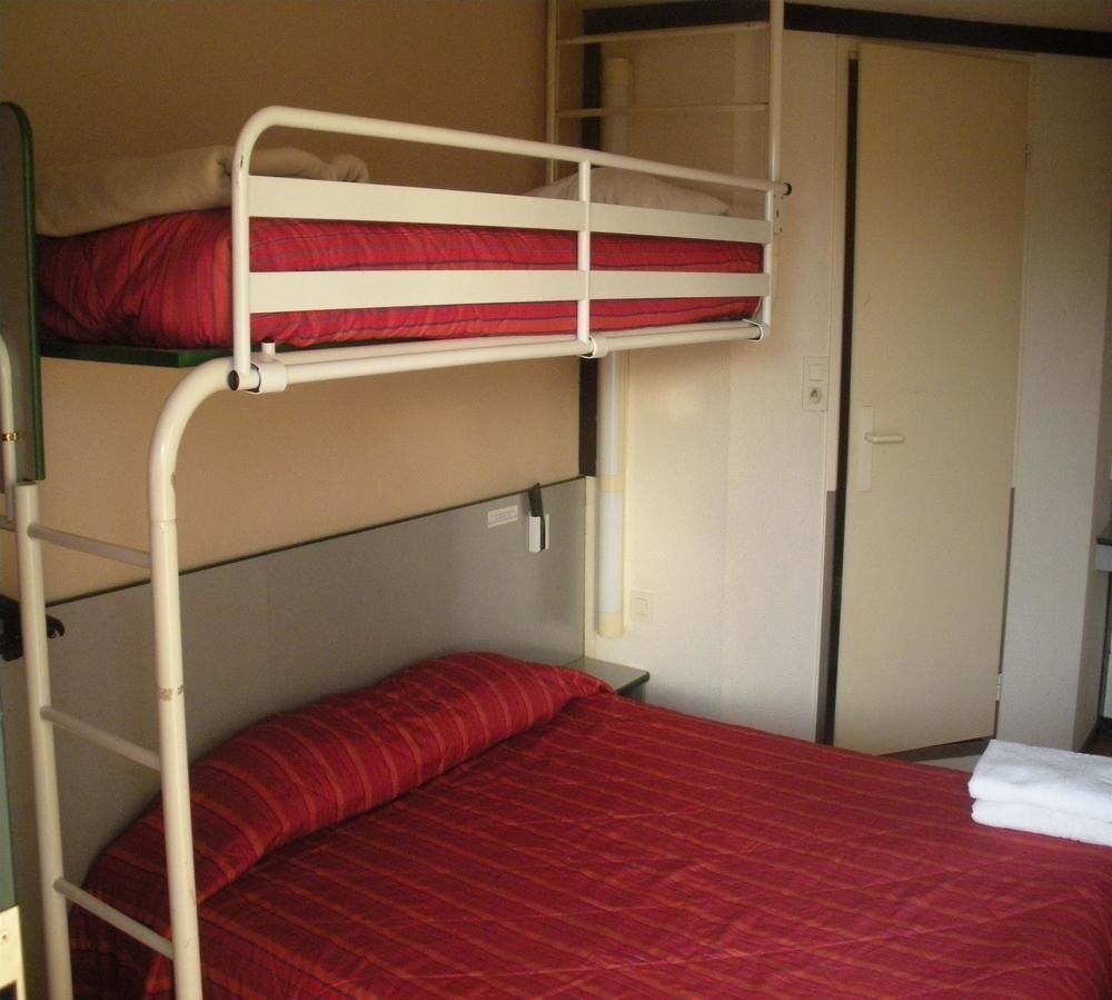 Premiere Classe Эврё Экстерьер фото A bunk bed