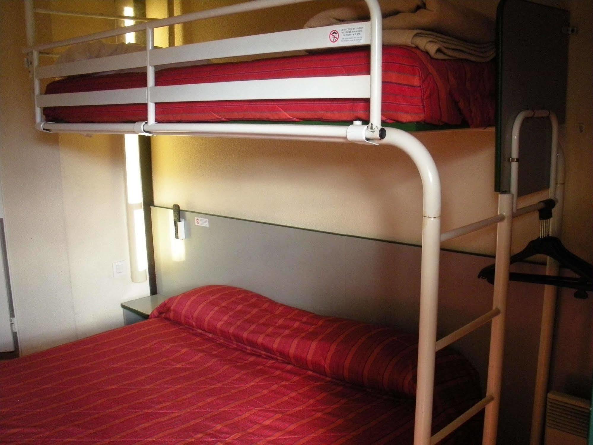Premiere Classe Эврё Экстерьер фото A bunk bed